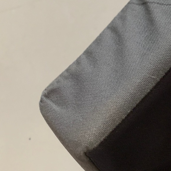 TOM BIHN Urban Minimalist Messenger - 14 x 11 x 2 - Picture 10 of 15